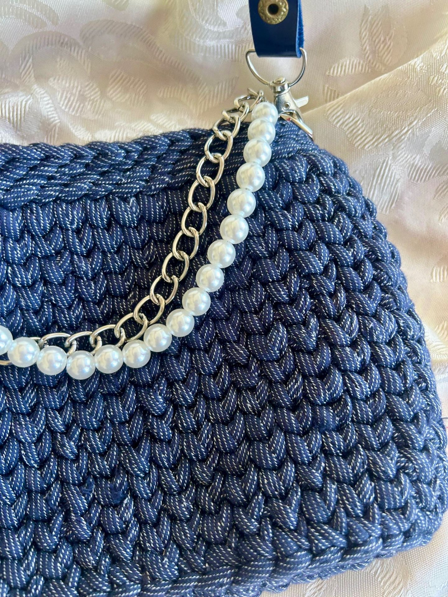 תיק ערב סרוג בגוון כחול ג׳ינס