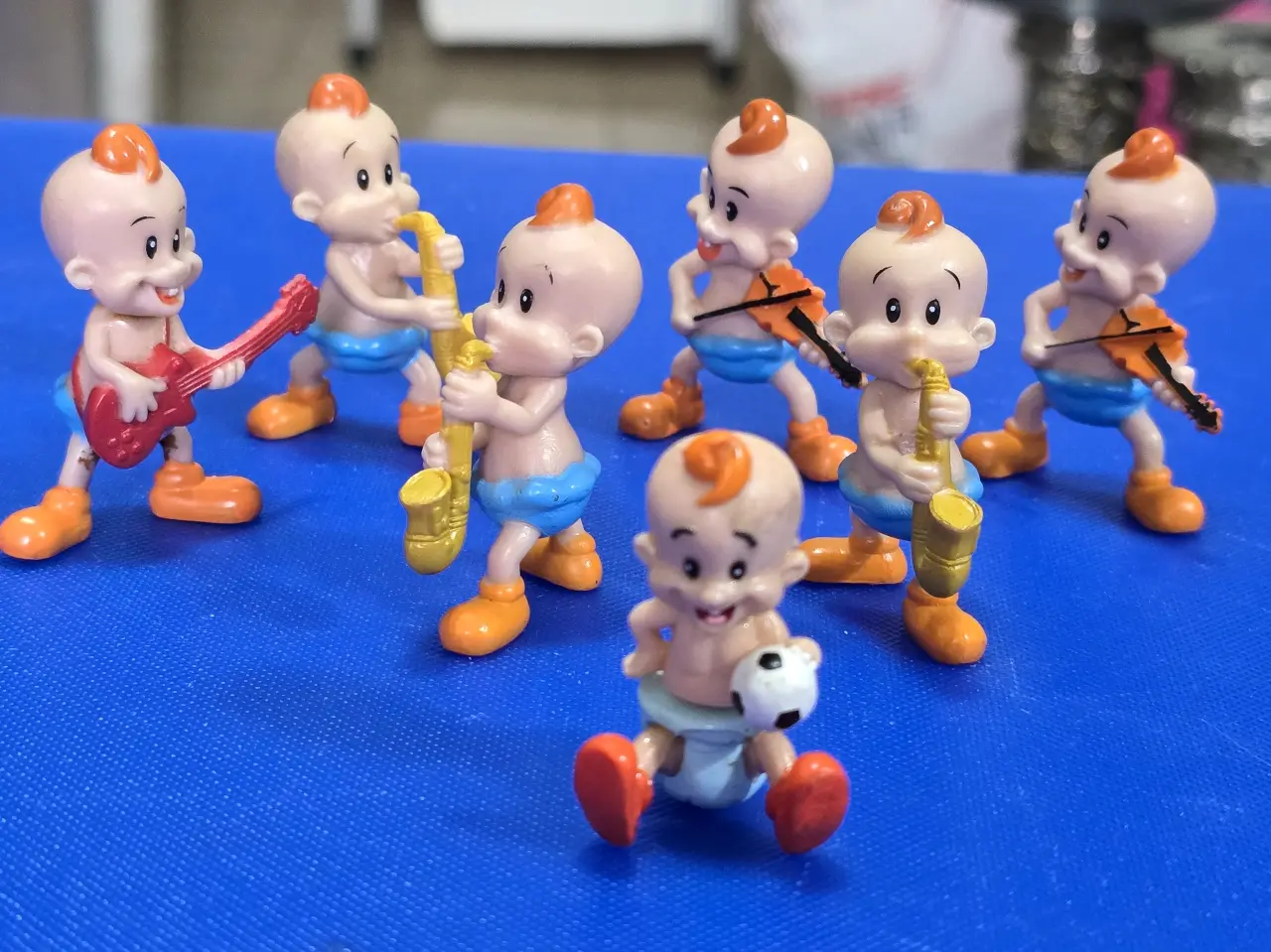 שש מוסיקלים ואחד כדורגלן מ'ש במבה