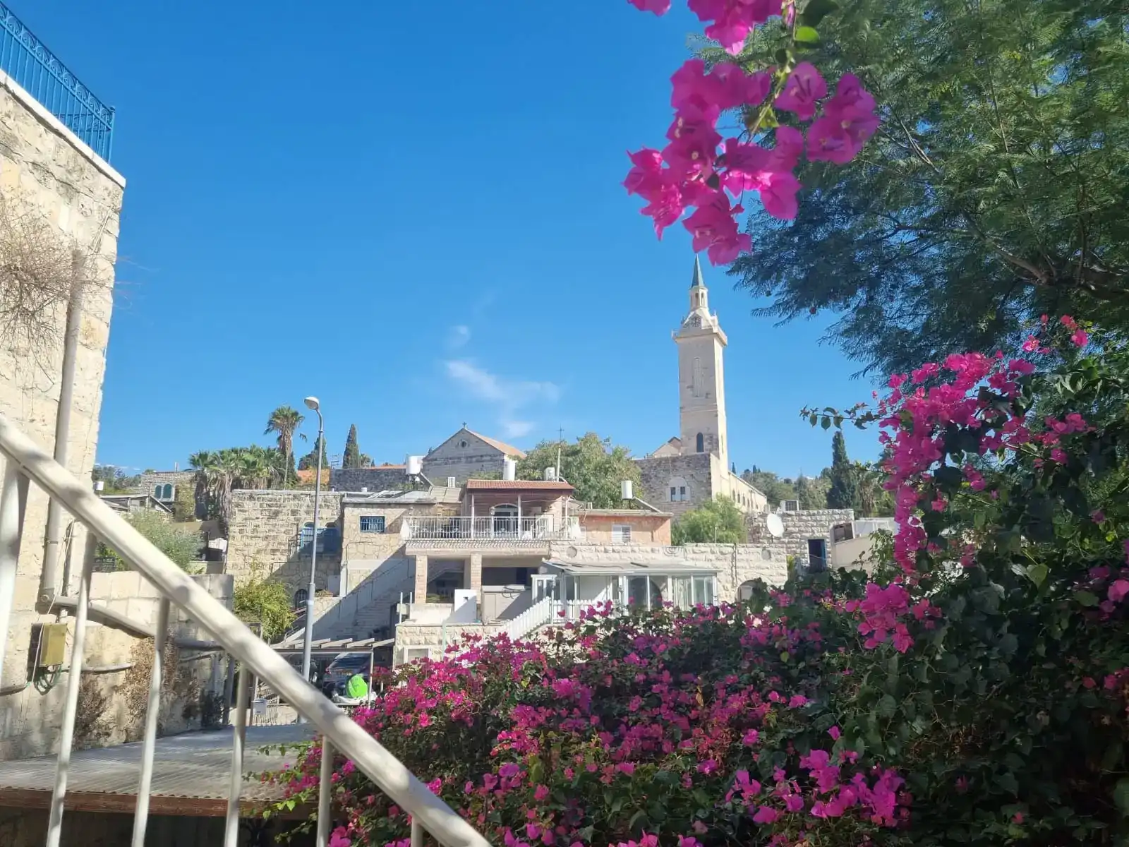 סיור בכפר הפסטורלי עין כרם