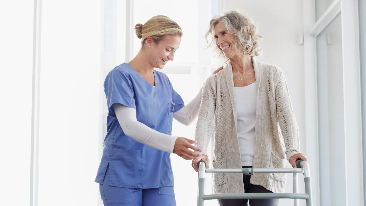 שירותי סיעוד למבוגרים – פתרונות טיפול בבית ובמוסד