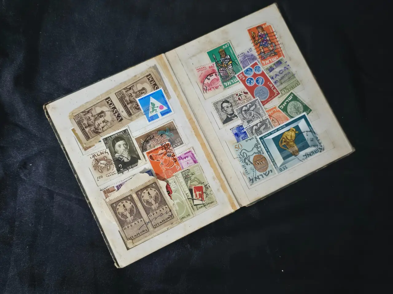 אלבום בולים שנות ה.60 מודבקים בולי מס קניה האלבום מלא בולים ארץ ישראל