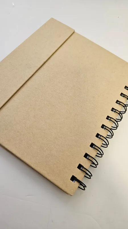 מחברת עץ טבעי עם דבקיות