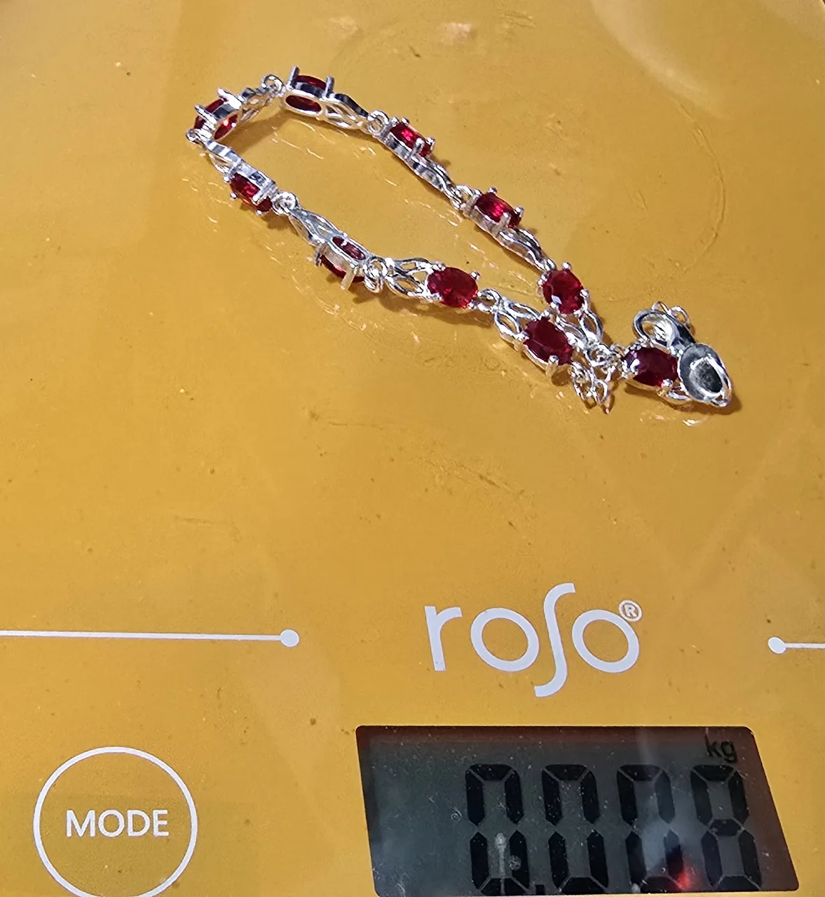 צמיד עדין ויפה כסף 925 חתום משבץ אבני חן אדומות ככל הנראה זירקון או אבני רובי