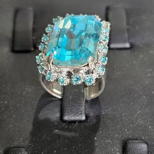 טבעת המלכה עלמה בעיצוב יוקרתי | רונה סדנאות יצירה ונפש