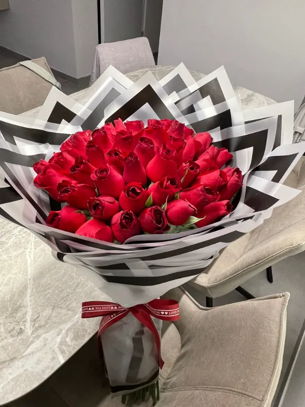 red roses 🌹