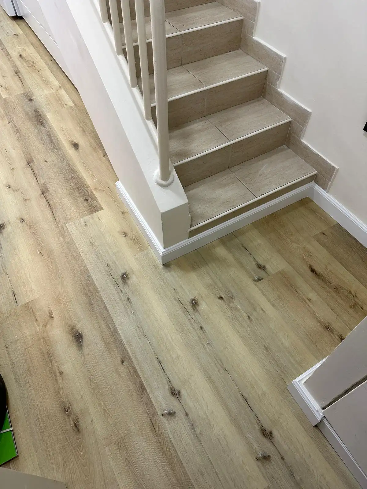 פרקט עץ בהיר