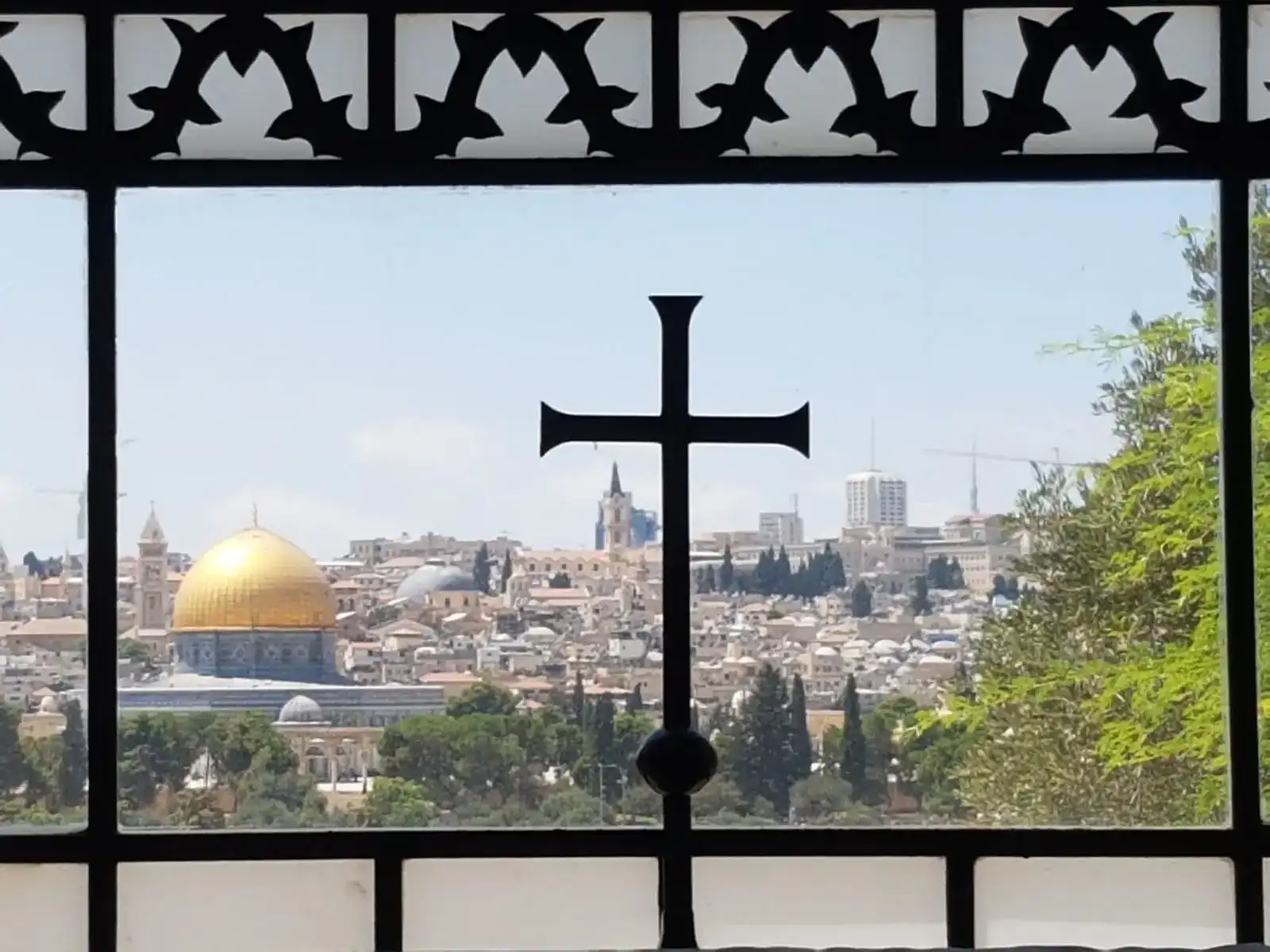 ירושלים פנים רבות לה