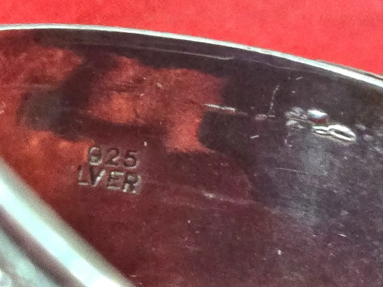 צמיד כסף 925 חתום בסגנון אתני ובמרכז אבן ג'ייד ירוקה