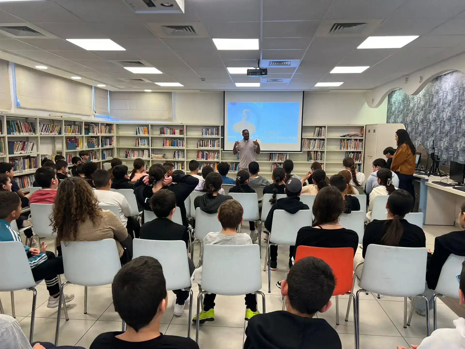 מנהיגות בגיל צעיר: כלים לבני נוער בעידן של שינויים