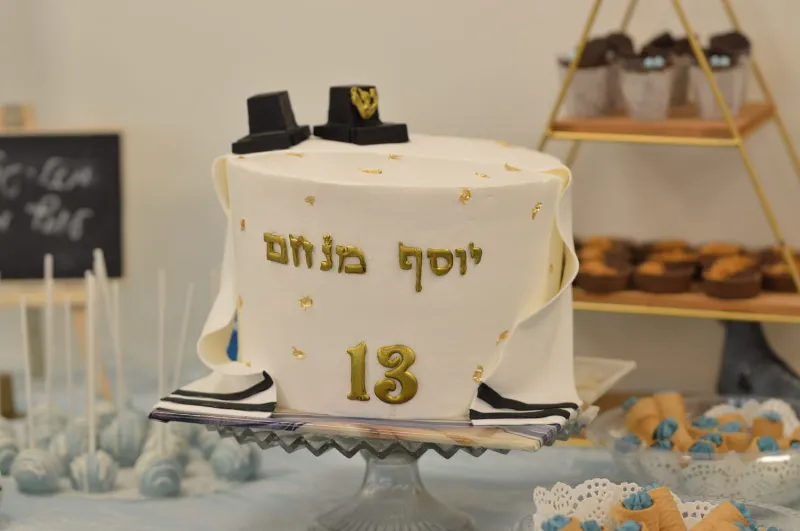 עוגת בר מצווה מרהיבה🥰 עם תוספת קישוט טלית מבצק סוכר
