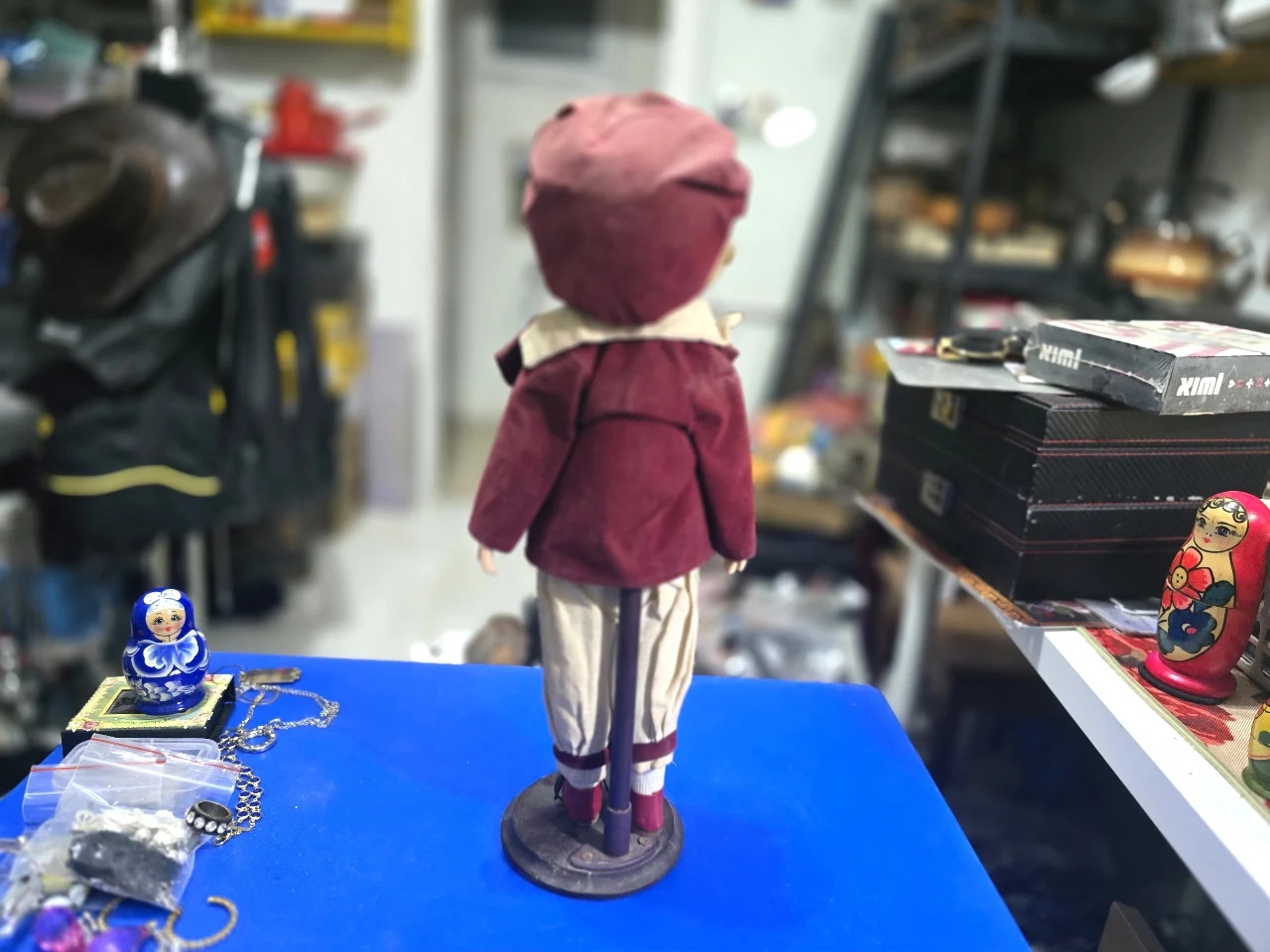 בובת וינט'ג יפיפיה עם סטנד כנראה שמשה כבובת נוי גובה 45 ס'מ