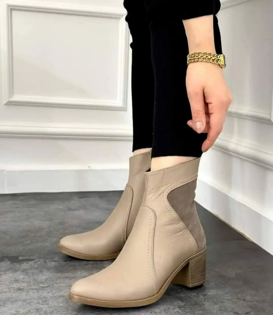 מגפי קרסול עם עקב