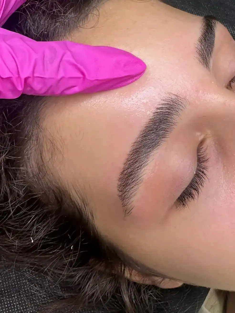 עיצוב גבות בהתאמה אישית – כך עושים את זה נכון