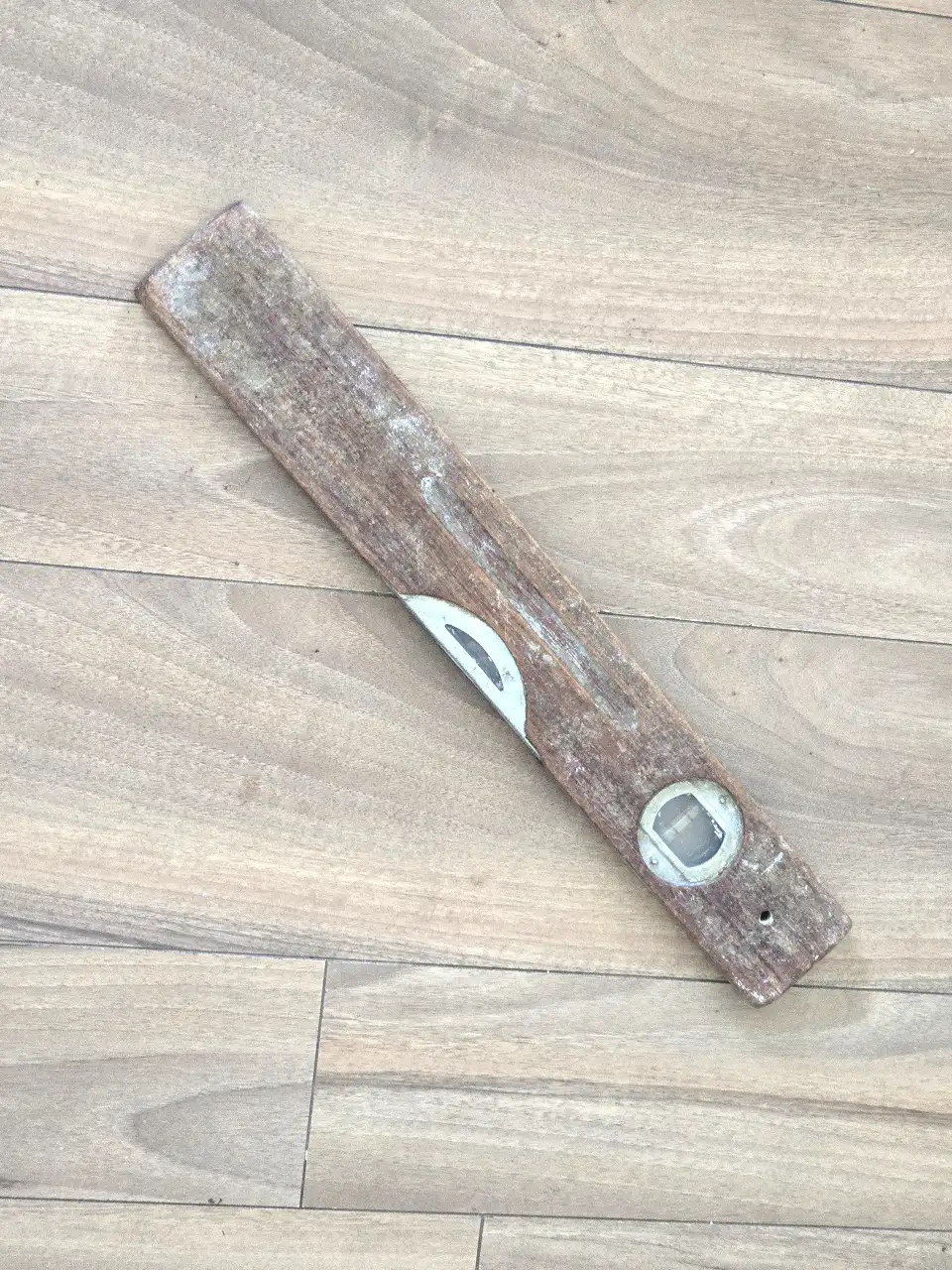 כלי עבודה ישנים מאד ....פלס מים ..........