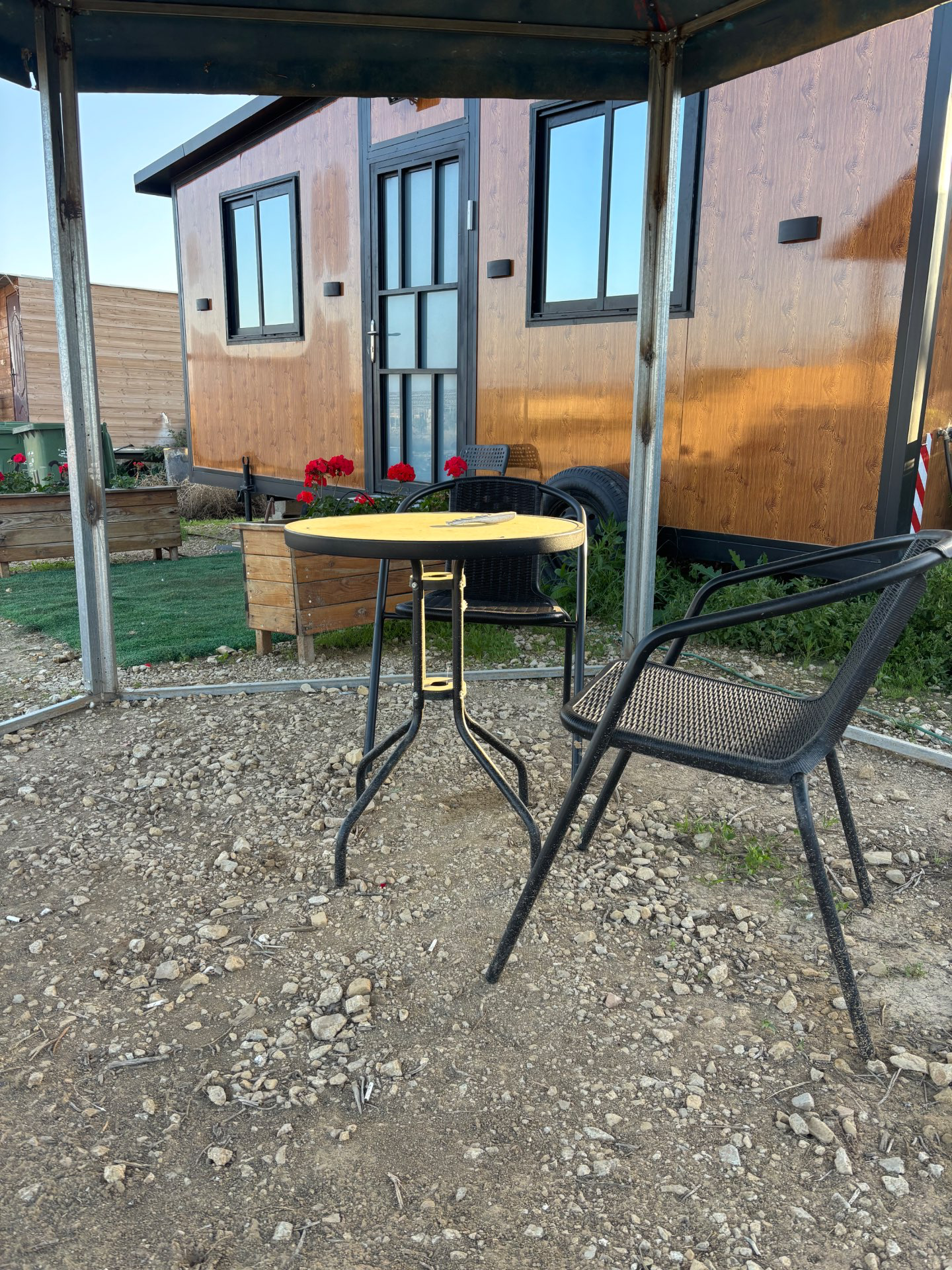 הבקתה בחווה B”H village