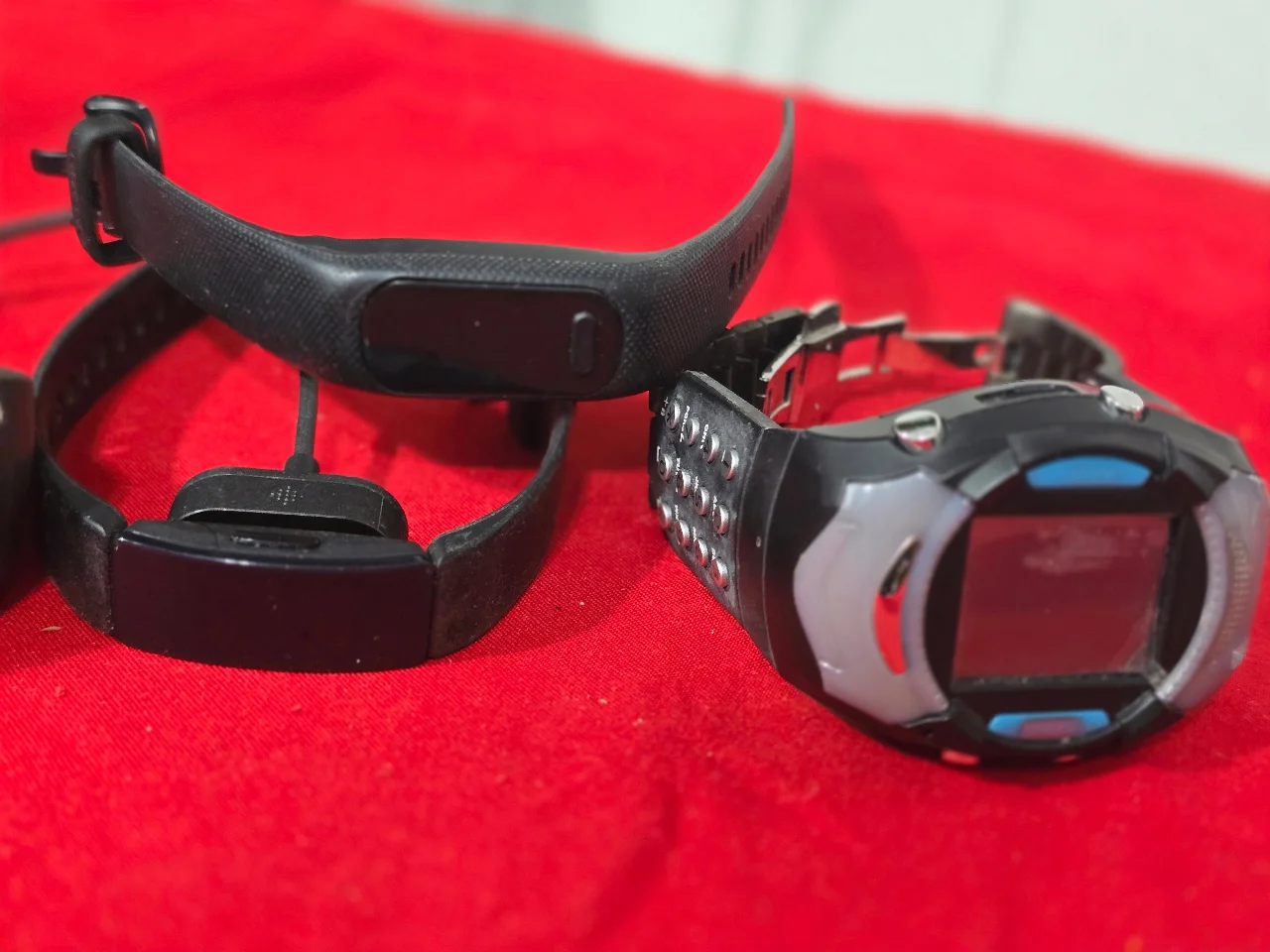 1-שעון ספורט דיגטלי 2-שעון בדיקת דופק 3-צמידים כושר חכם 2