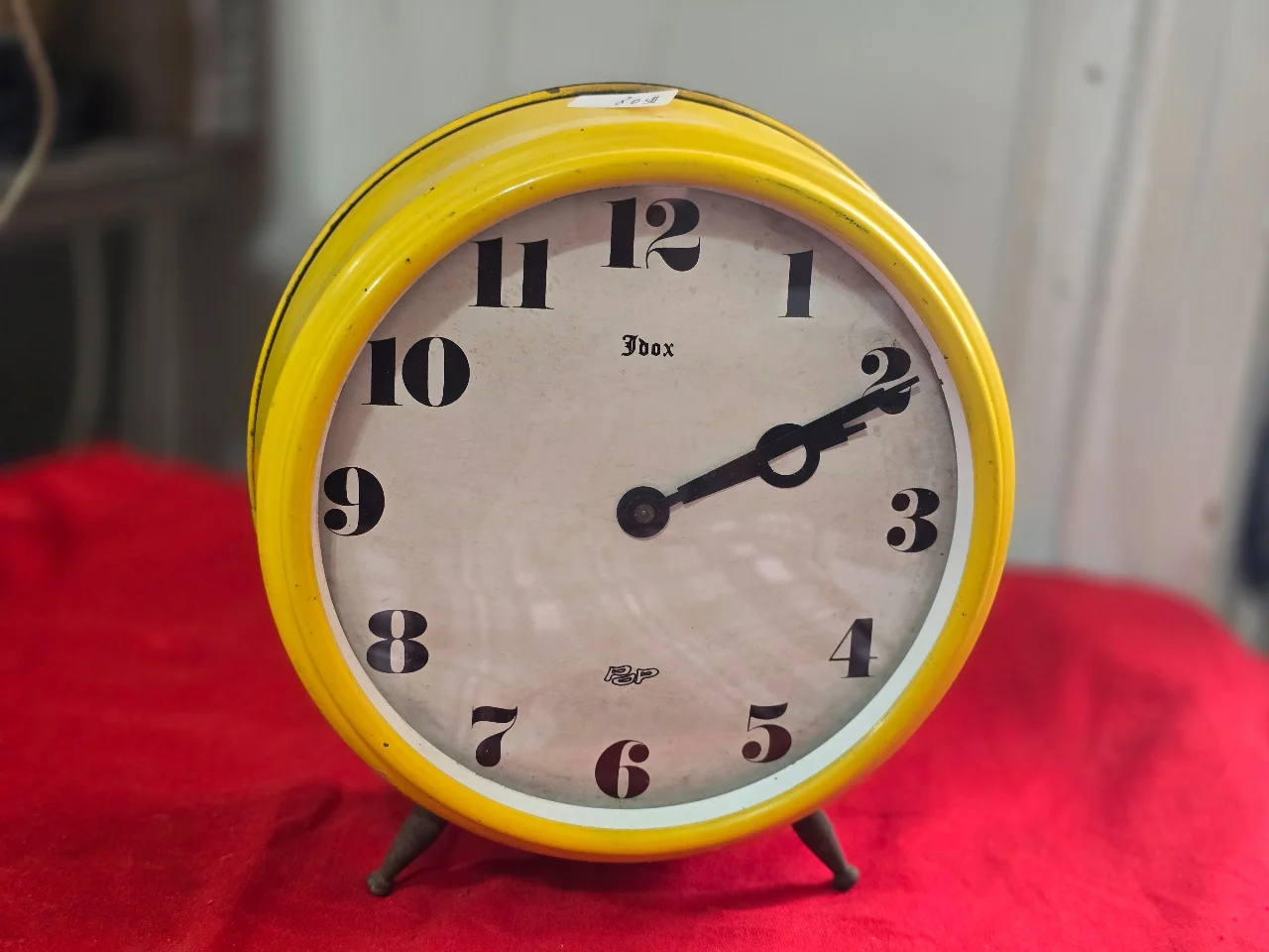 שעון מעורר מכני תוצרת ישראל IDOX POP שולחני גדול וינטג' שנות ה-70 דגם יפהפה ונדיר תוצרת IDOX ישראל. השעון תקין. מצב חיצוני טוב מאוד. גובה 22 ס"מ. קוטר 20 ס"מ.בולי מס קניה