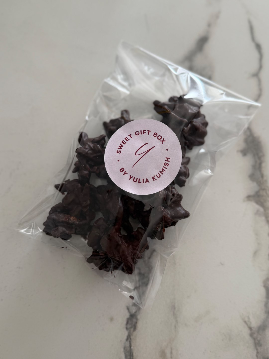 מיקס שקדים בציפוי שוקולד מריר