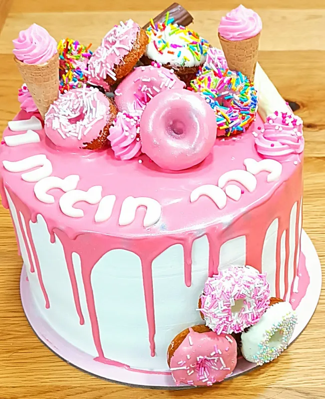 עוגה מעוצבת בכל נושא שתיבחרו