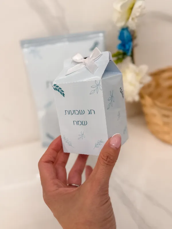 קופסא למילוי בצורת קרטון חלב וקורנפלקס ממותג
