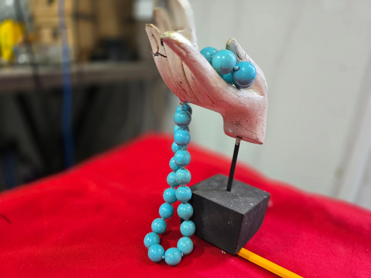 שרשרת עם אבני תורכיז קוטר כך כדור 1.5 ס'מ מחרוזת אבני תורכיז מהממת