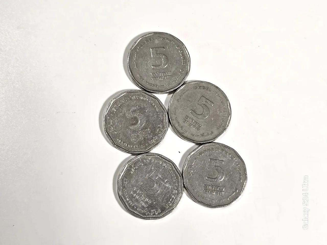 מטבע ערך נקוב 5 ש'ח עם דמויות 1--שתי יחידות בהוקרה לרופאים 2--שתי יחידות חים ויצמן 3--אחד יחידה לוי אשכול