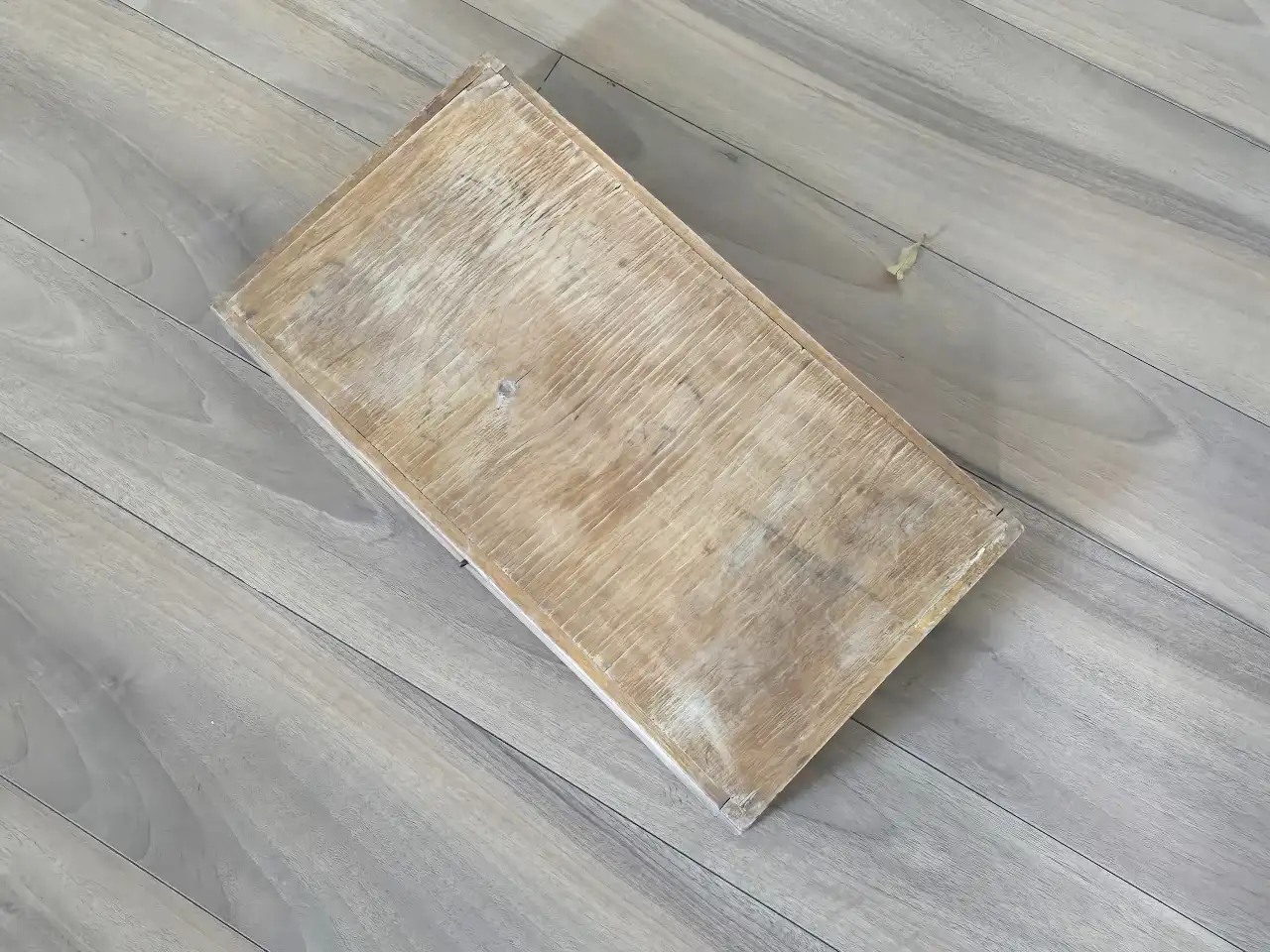 שולחן שש-בש ישן מאד אצלי משנת 1972(53 שנה ) יותר  אחורה לא ידוע 2 אבנים לא זהות והשולחן זקוק לידים טובות מידות 50*27