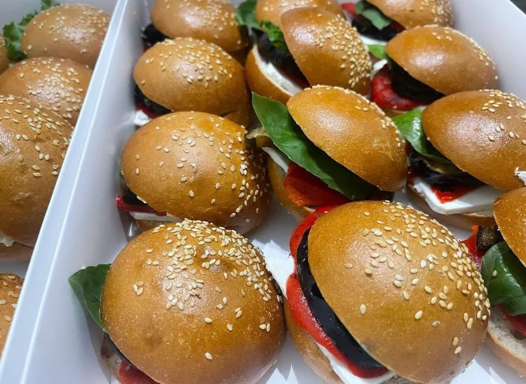 מגשי כריכונים