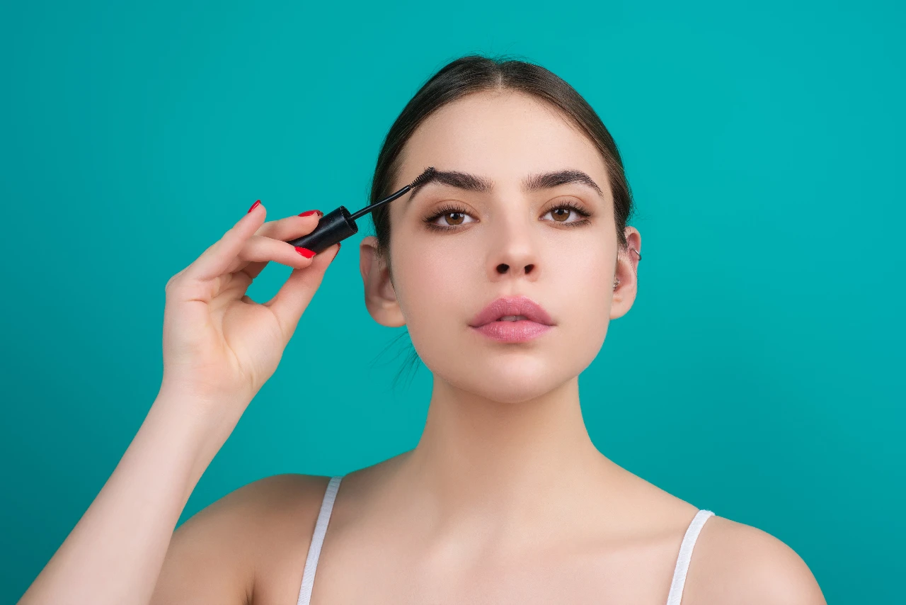 טיפול בגבות דלילות בטירת הכרמל – חיזוק ובריאות השערה