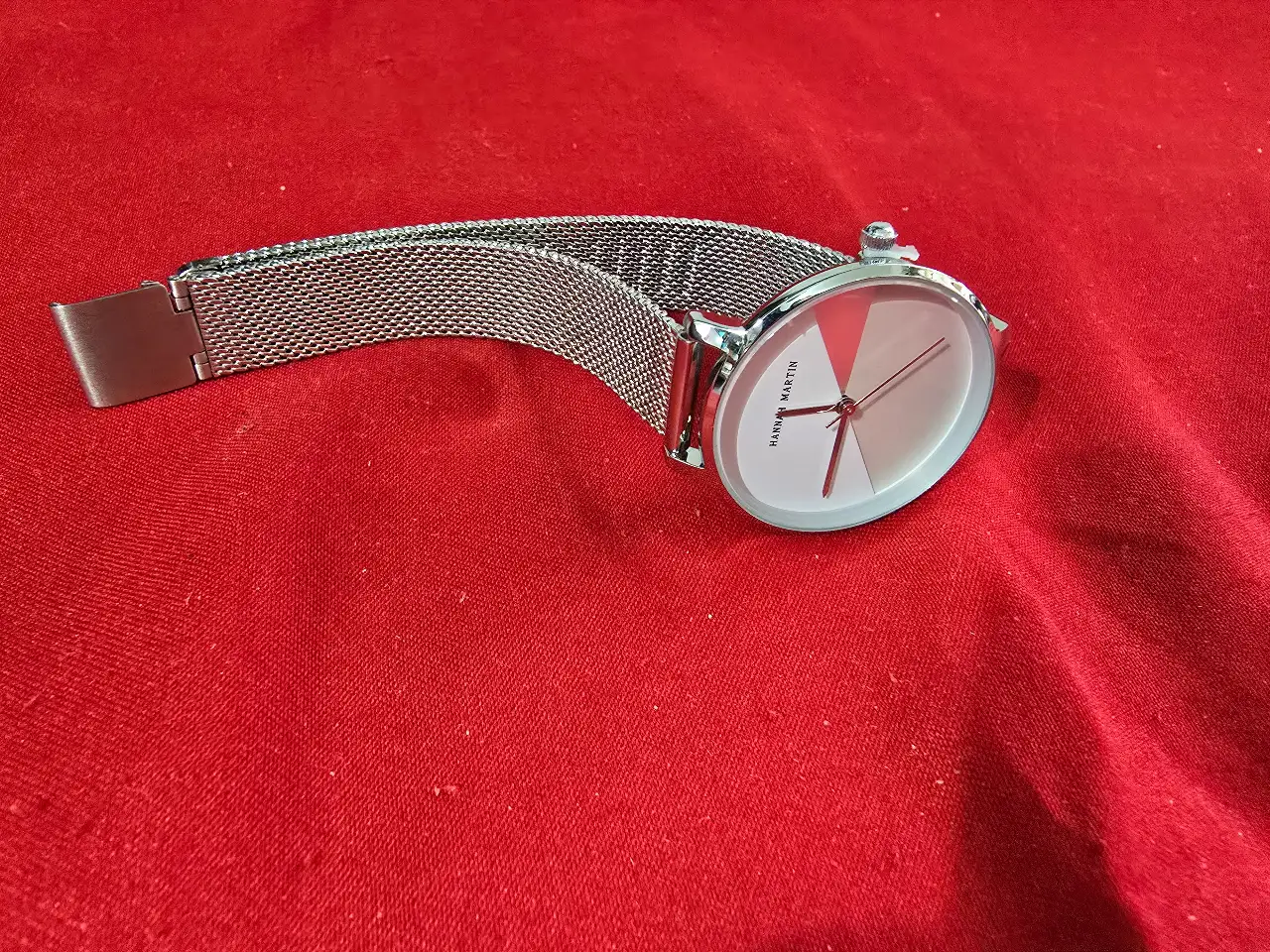 שעון חדש לגמרי לנשים ממותג Hannah Martin מנגנון קוורץ יפני איכותי