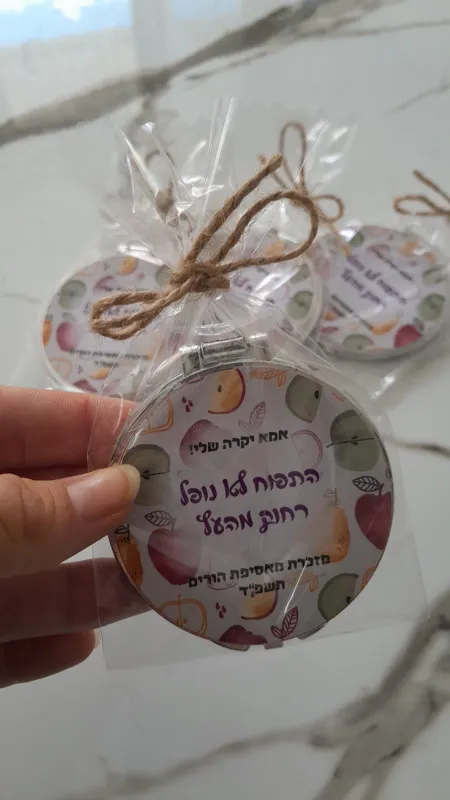 מראה ממותגת לאסיפת הורים (כולל עיטוף)