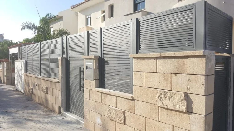 שער חשמלי פסים רוחביים