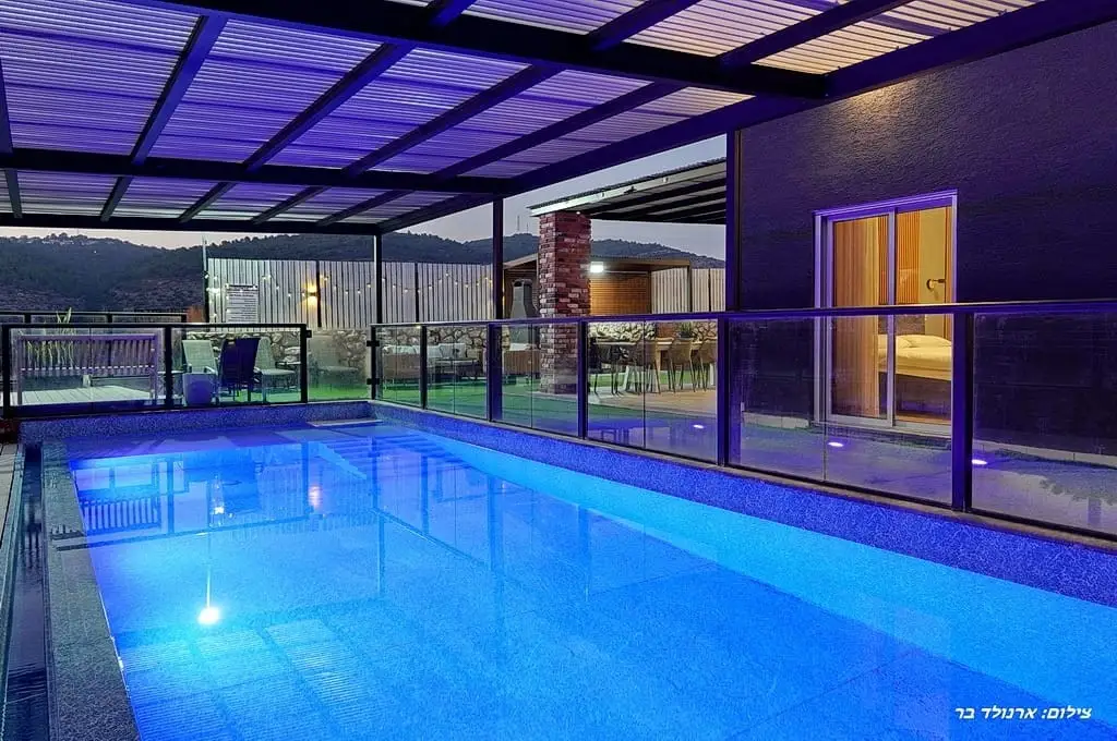 בריכה פרטית מחוממת (בעונה)