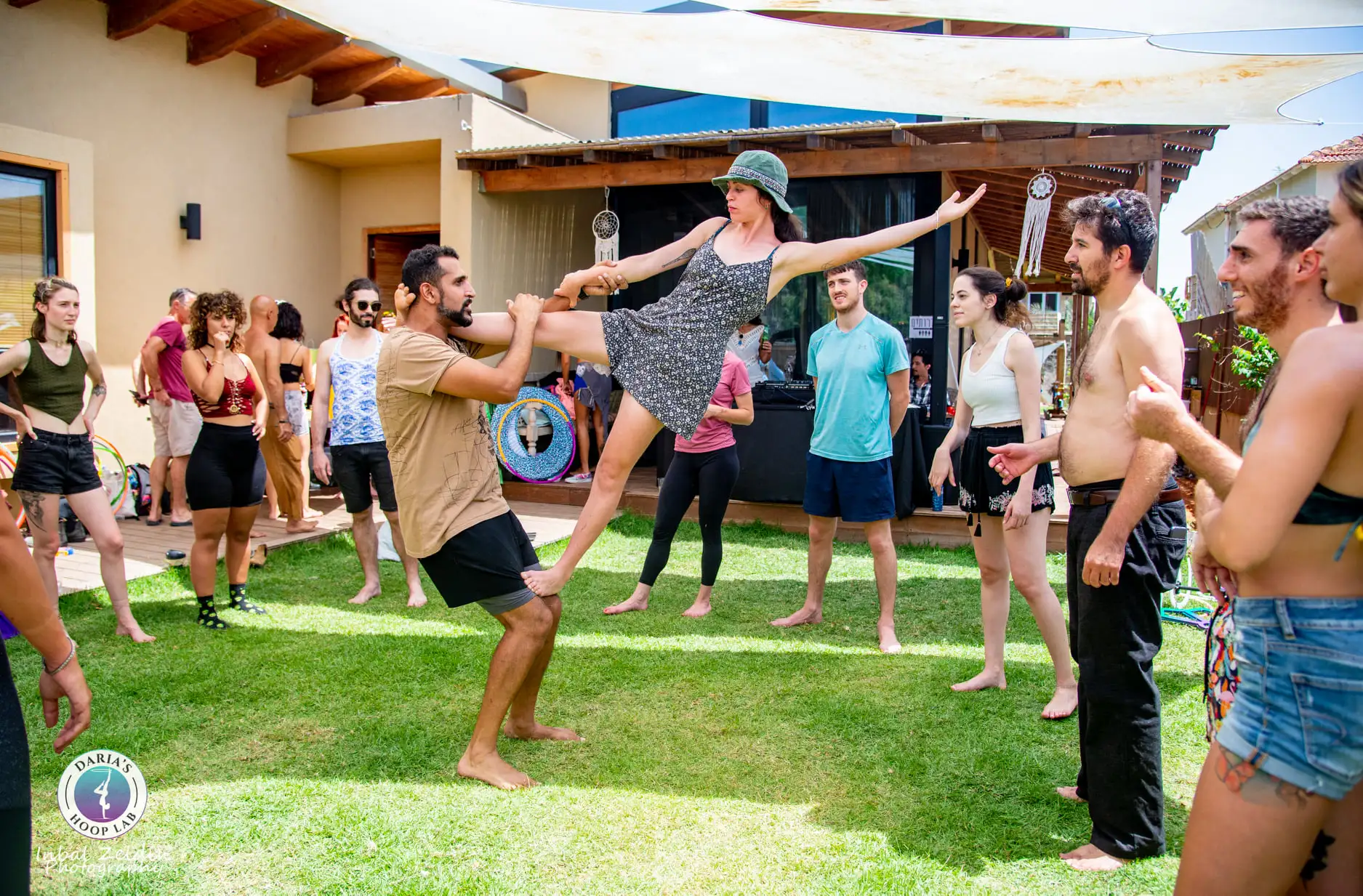 סדנת אקרויוגה