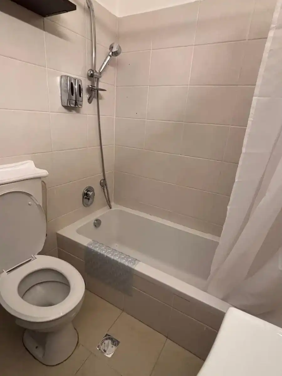  חדר רחצה ושירותים