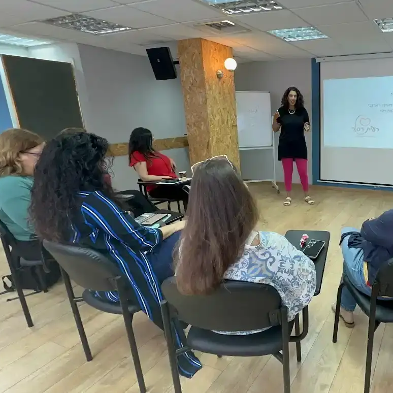 מעגל נערות: "בדיוק כמו שאני"