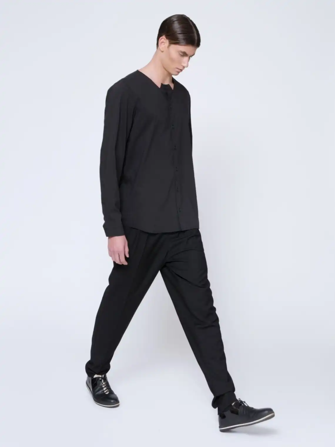 מכנסי האראם שחורים לגברים: מכנסיים מחויטים בגזרת Drop Crotch