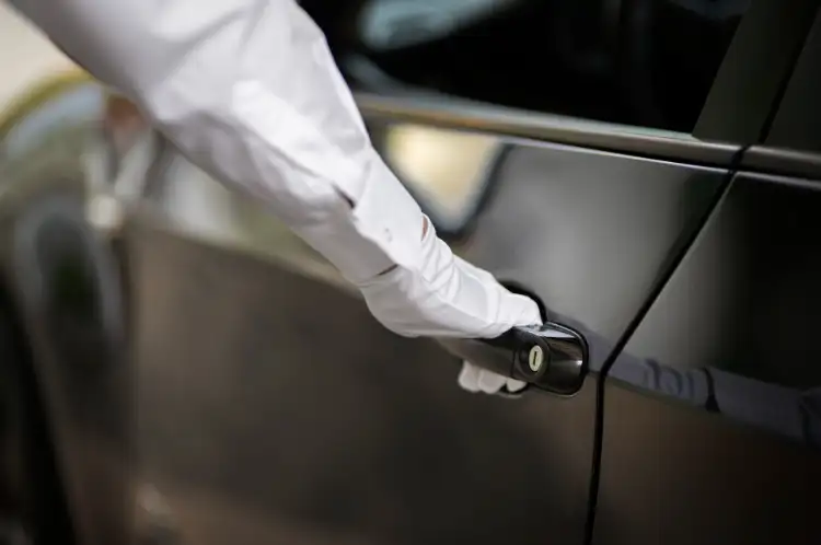 פריצת דלתות ופריצת רכבים