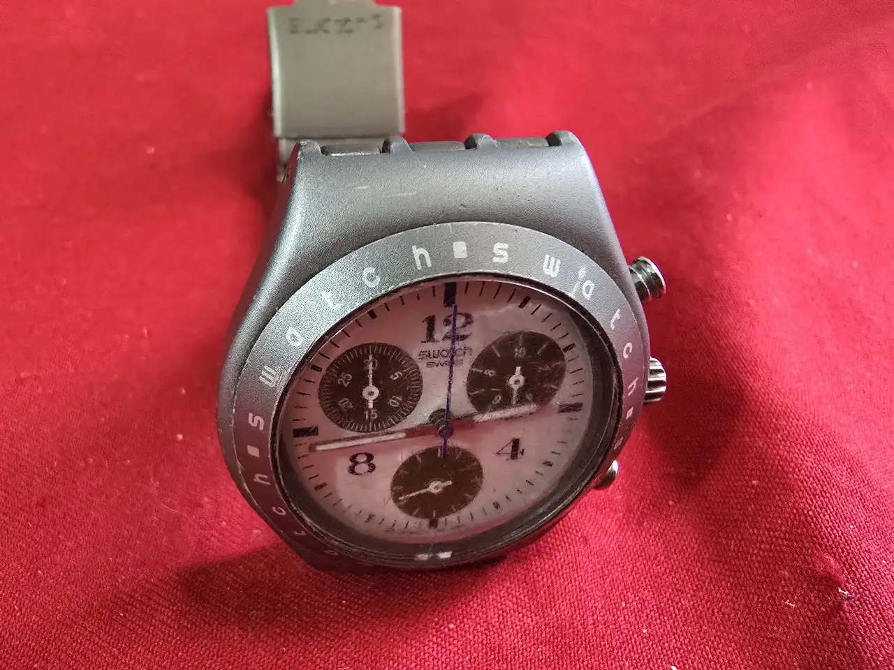 שעון יד סווטש סדרה שהושקה בשנות ה.90 יש צורך בסוללה