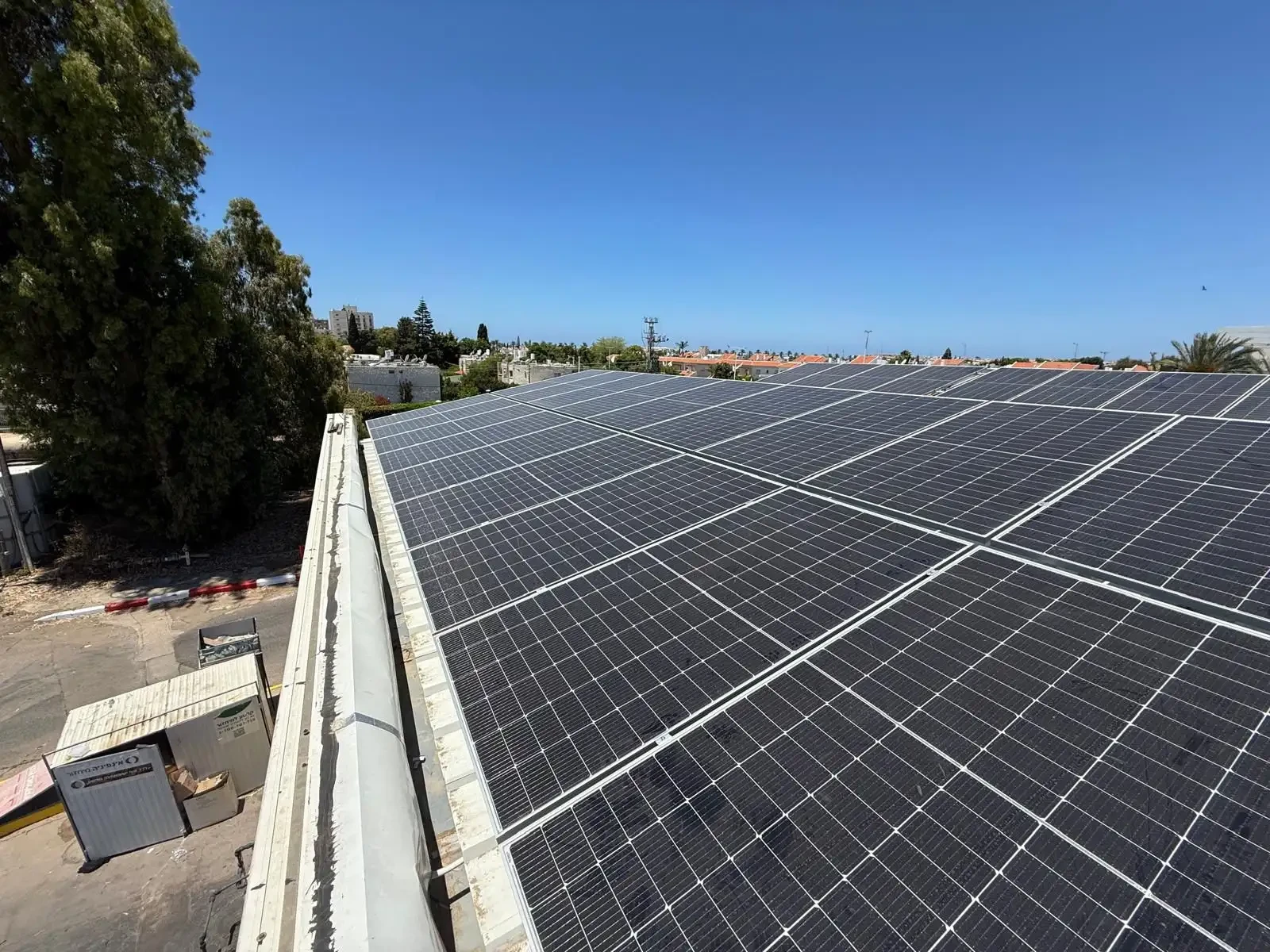 איך לבחור מערכת סולארית לגג הפרטי שלך