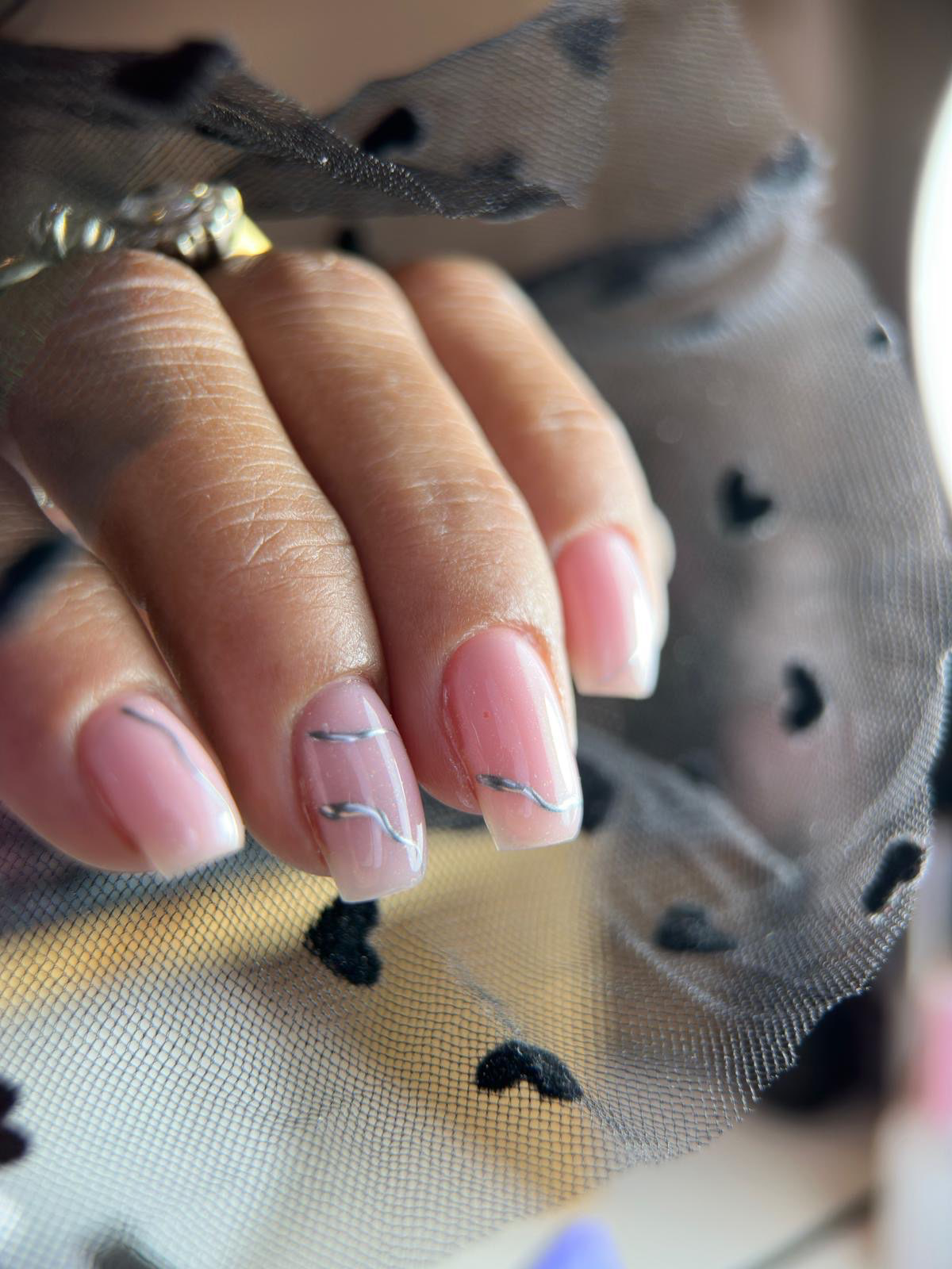 לק ג׳ל בישוב ספיר – מראה מבריק שנשאר | Sandra Clinic