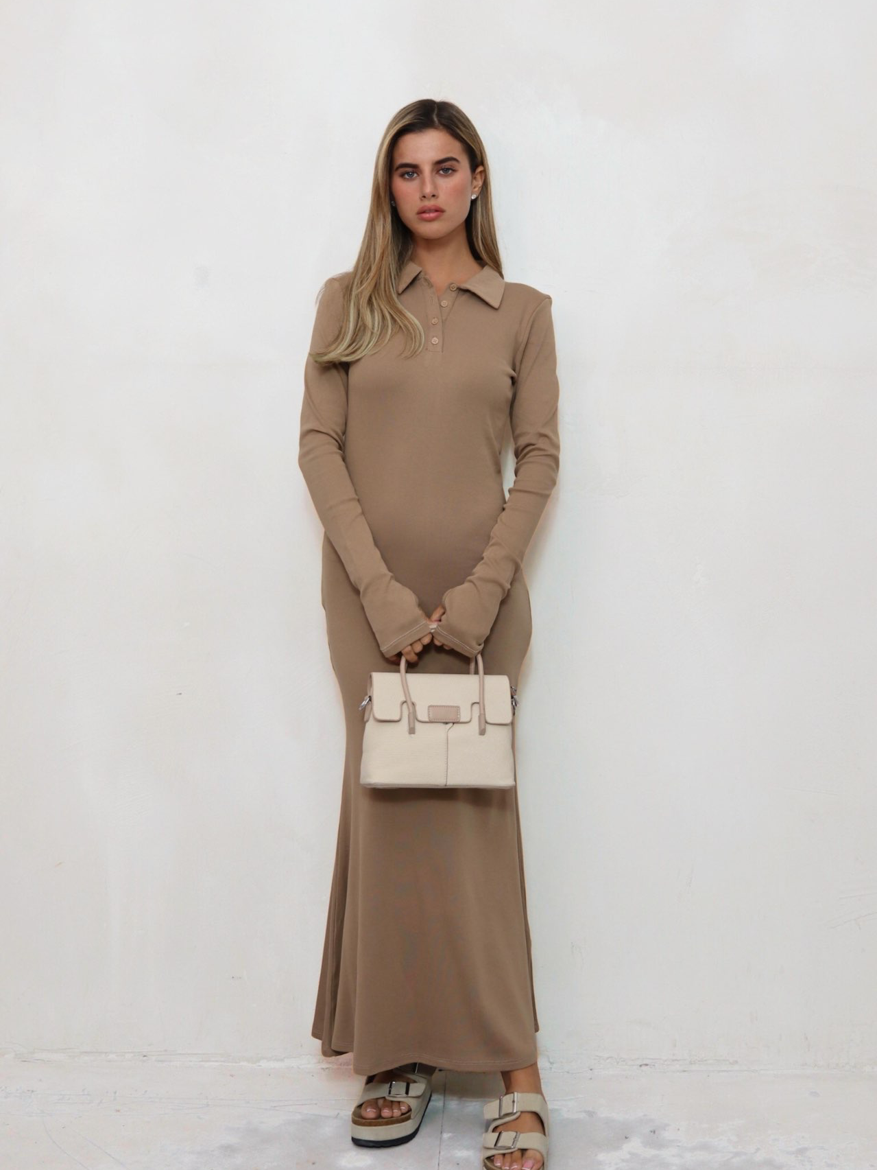 שמלת קים חום