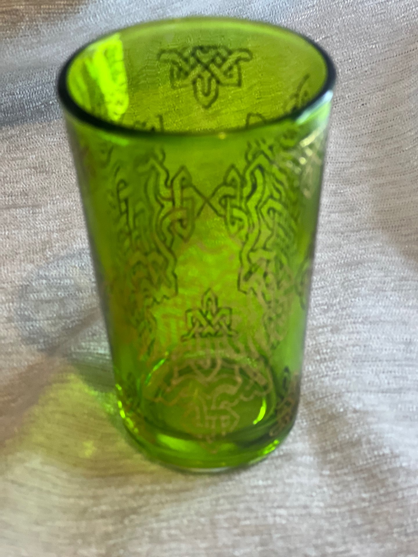 כוס זכוכית מעוטרת