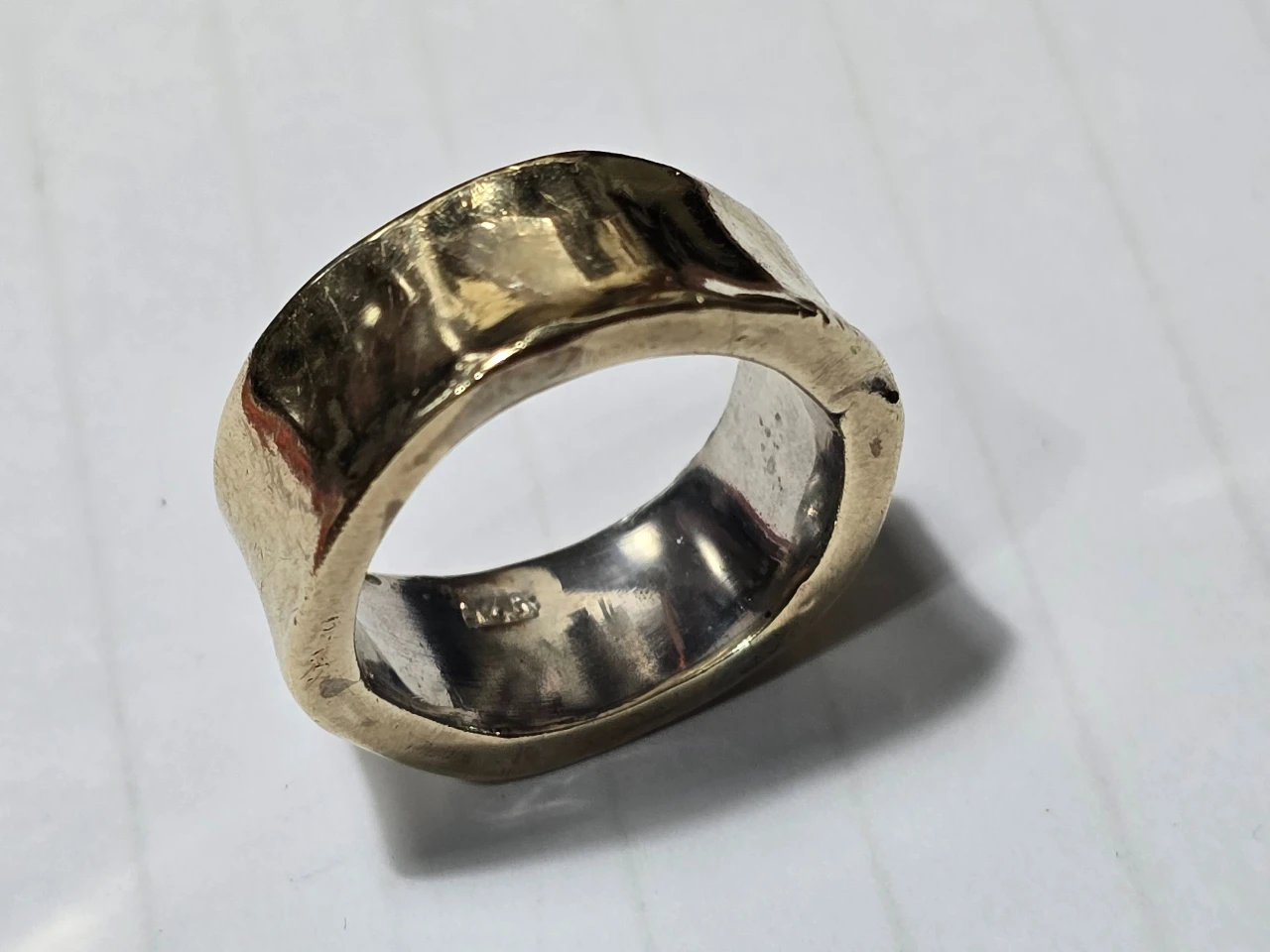 טבעת כסף מלא חתום 925 מידה 8 ציפוי זהב יוכולה לשמש כטבעת נישואין משקל 12 ג'ר