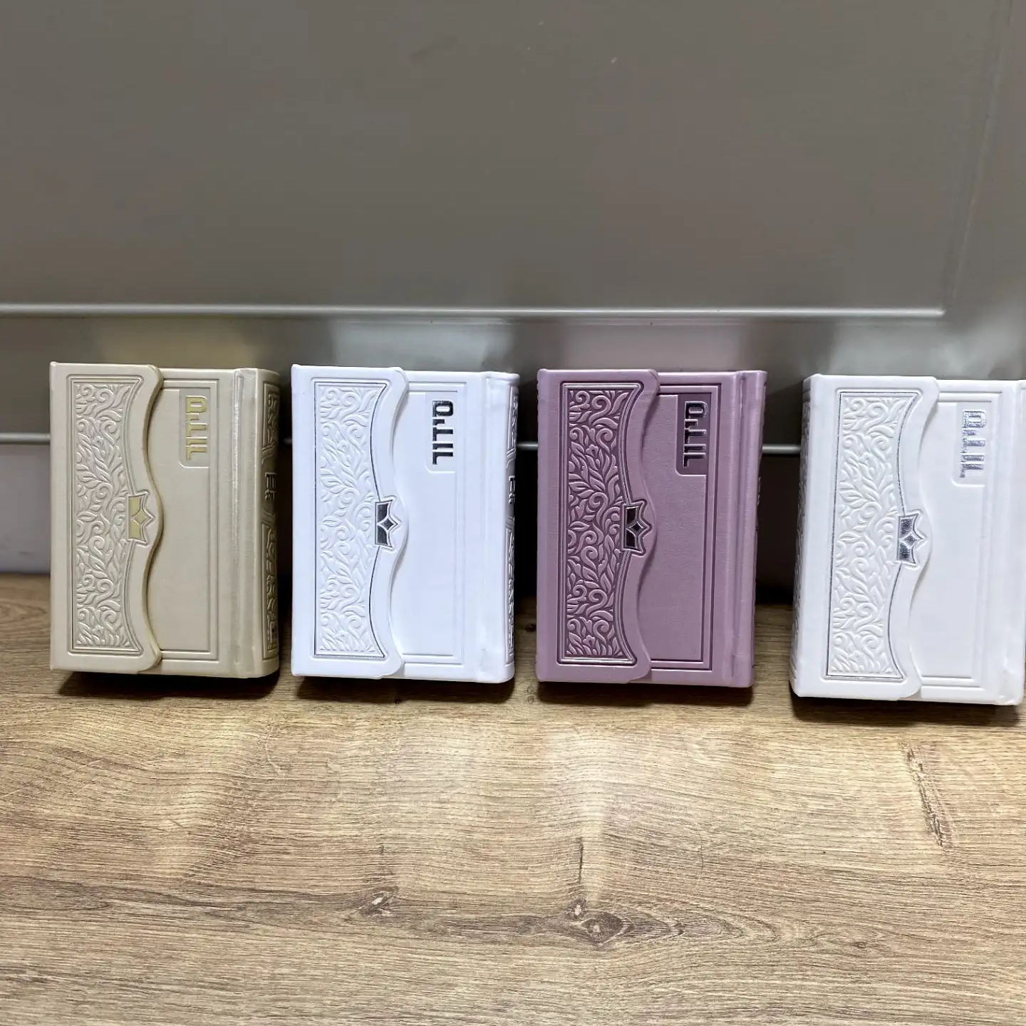 סידור לנשים מגנט