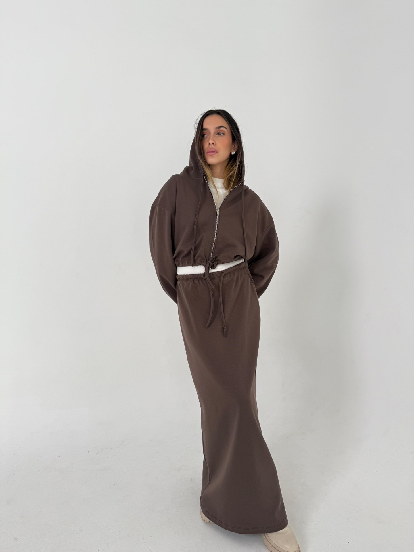 חליפת קפוצון שחר חום