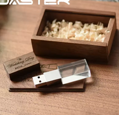 קופסה עם USB בעיצוב אישי עם מגוון אפשרויות של נפח 4GB-128GB