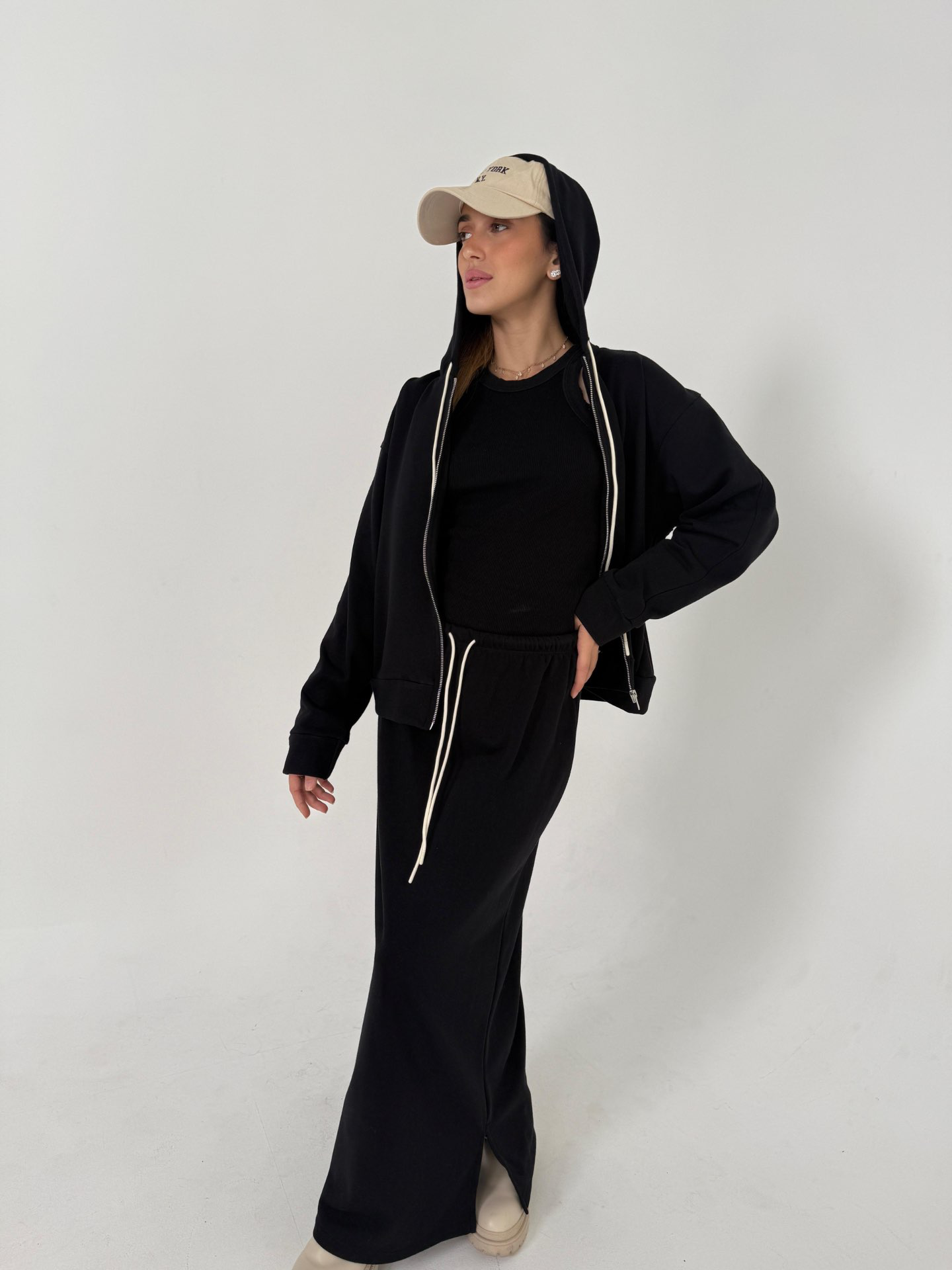 חליפת קפוצון שחור