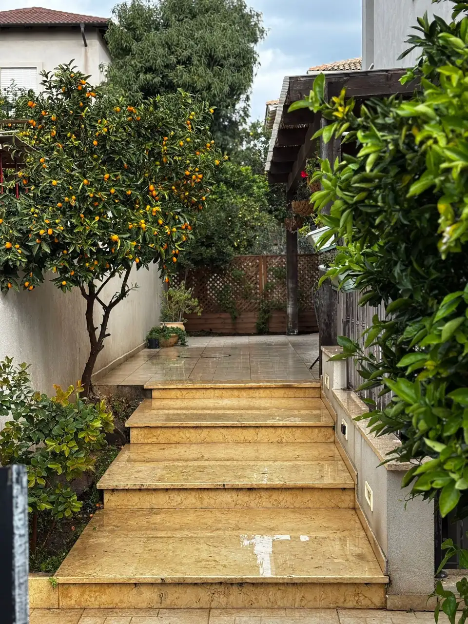 עיצוב הנוף והגינה במספר רב של אלמנטים