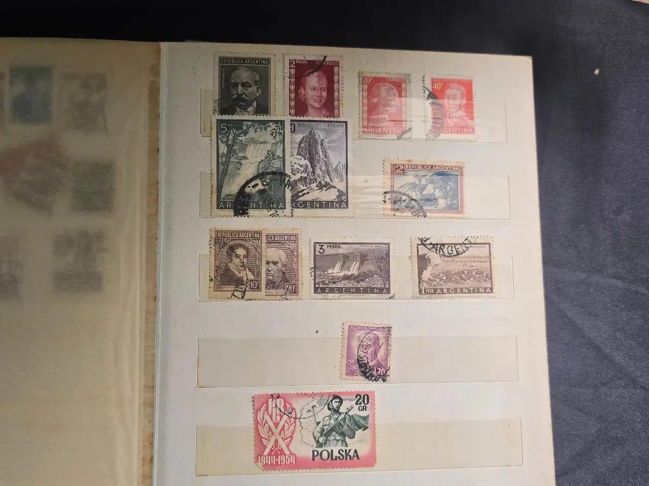 אלבום לבולים בולי עולם ישנים האלבום שנות ה.60 כל הבולים מצולמים